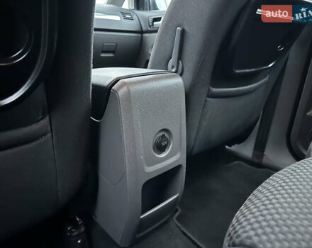 Серый Форд Си-Макс, объемом двигателя 1.8 л и пробегом 282 тыс. км за 6300 $, фото 35 на Automoto.ua