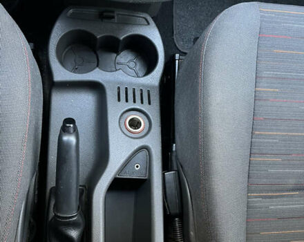 Серый Форд Си-Макс, объемом двигателя 1.6 л и пробегом 288 тыс. км за 5999 $, фото 12 на Automoto.ua