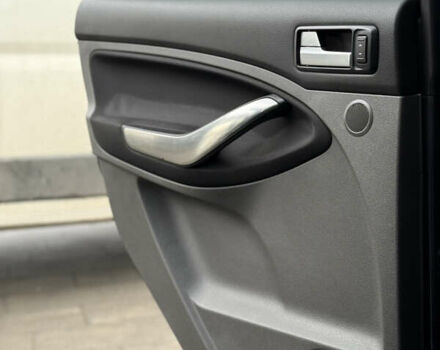 Серый Форд Си-Макс, объемом двигателя 1.6 л и пробегом 146 тыс. км за 6700 $, фото 64 на Automoto.ua