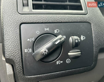 Сірий Форд Сі-Макс, об'ємом двигуна 1.56 л та пробігом 344 тис. км за 5699 $, фото 24 на Automoto.ua