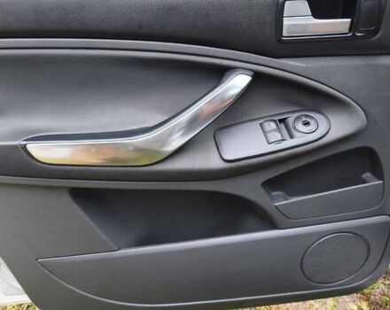 Серый Форд Си-Макс, объемом двигателя 1.6 л и пробегом 189 тыс. км за 5800 $, фото 2 на Automoto.ua