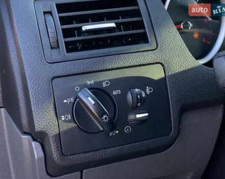 Серый Форд Си-Макс, объемом двигателя 1.8 л и пробегом 188 тыс. км за 7700 $, фото 18 на Automoto.ua