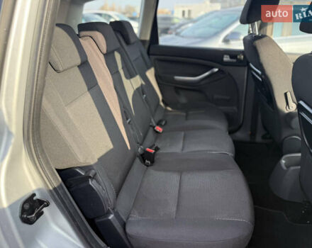 Серый Форд Си-Макс, объемом двигателя 2 л и пробегом 200 тыс. км за 6750 $, фото 16 на Automoto.ua