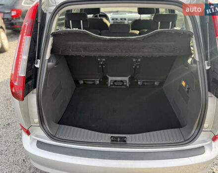 Серый Форд Си-Макс, объемом двигателя 2 л и пробегом 200 тыс. км за 6750 $, фото 17 на Automoto.ua