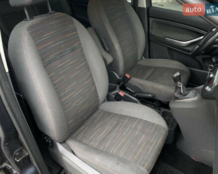 Серый Форд Си-Макс, объемом двигателя 1.6 л и пробегом 207 тыс. км за 5500 $, фото 20 на Automoto.ua