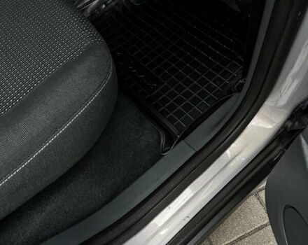 Серый Форд Си-Макс, объемом двигателя 1.6 л и пробегом 218 тыс. км за 7900 $, фото 33 на Automoto.ua