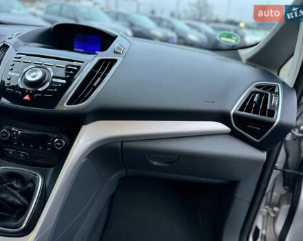 Серый Форд Си-Макс, объемом двигателя 1.6 л и пробегом 234 тыс. км за 9300 $, фото 63 на Automoto.ua