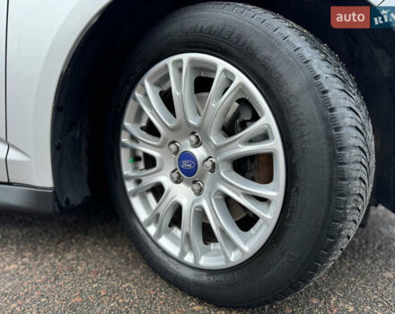 Серый Форд Си-Макс, объемом двигателя 1.6 л и пробегом 234 тыс. км за 9300 $, фото 23 на Automoto.ua