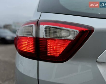 Серый Форд Си-Макс, объемом двигателя 1.6 л и пробегом 234 тыс. км за 9300 $, фото 30 на Automoto.ua