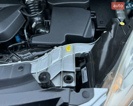 Серый Форд Си-Макс, объемом двигателя 1.6 л и пробегом 234 тыс. км за 9300 $, фото 99 на Automoto.ua