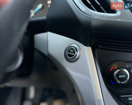 Серый Форд Си-Макс, объемом двигателя 1.6 л и пробегом 234 тыс. км за 9300 $, фото 80 на Automoto.ua