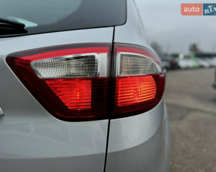 Серый Форд Си-Макс, объемом двигателя 1.6 л и пробегом 234 тыс. км за 9300 $, фото 27 на Automoto.ua