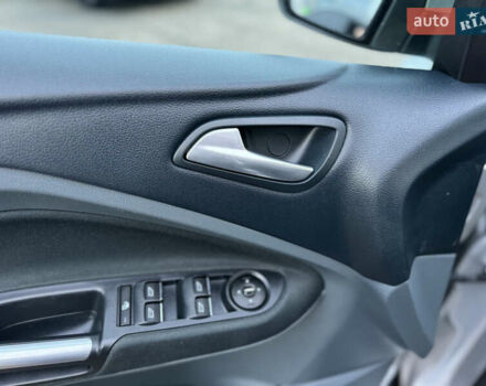 Серый Форд Си-Макс, объемом двигателя 1.6 л и пробегом 234 тыс. км за 9300 $, фото 70 на Automoto.ua