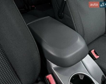 Серый Форд Си-Макс, объемом двигателя 1.6 л и пробегом 218 тыс. км за 7900 $, фото 32 на Automoto.ua