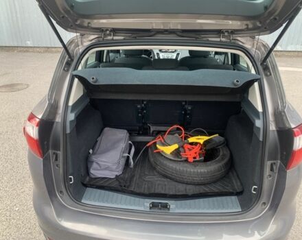 Серый Форд Си-Макс, объемом двигателя 1.6 л и пробегом 97 тыс. км за 7000 $, фото 5 на Automoto.ua