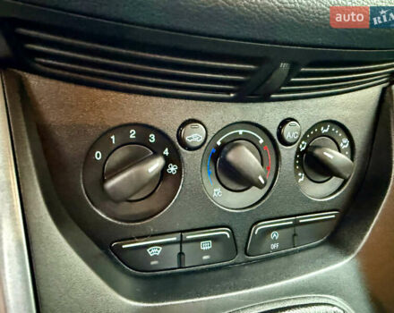 Сірий Форд Сі-Макс, об'ємом двигуна 1.6 л та пробігом 254 тис. км за 6999 $, фото 17 на Automoto.ua