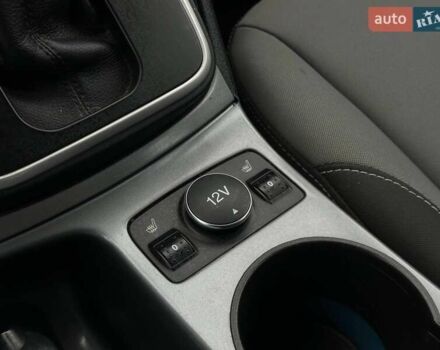 Серый Форд Си-Макс, объемом двигателя 2 л и пробегом 181 тыс. км за 10000 $, фото 16 на Automoto.ua