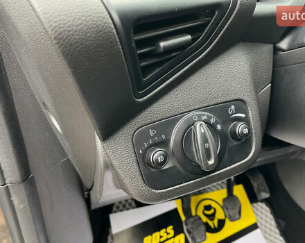 Серый Форд Си-Макс, объемом двигателя 1.5 л и пробегом 220 тыс. км за 8999 $, фото 12 на Automoto.ua