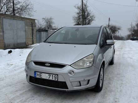 Серый Форд Си-Макс, объемом двигателя 1.8 л и пробегом 400 тыс. км за 3300 $, фото 1 на Automoto.ua