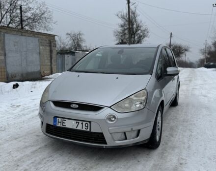 Серый Форд Си-Макс, объемом двигателя 1.8 л и пробегом 400 тыс. км за 3300 $, фото 1 на Automoto.ua