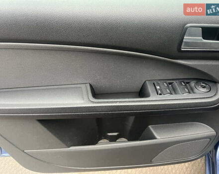 Синий Форд Си-Макс, объемом двигателя 1.6 л и пробегом 254 тыс. км за 4600 $, фото 6 на Automoto.ua