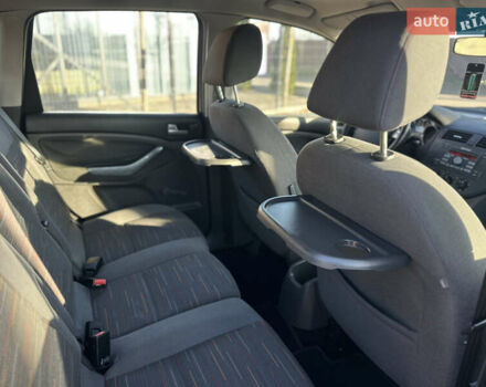 Синий Форд Си-Макс, объемом двигателя 1.6 л и пробегом 242 тыс. км за 5600 $, фото 32 на Automoto.ua