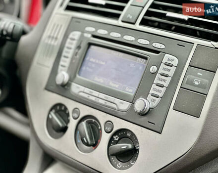 Синий Форд Си-Макс, объемом двигателя 1.56 л и пробегом 240 тыс. км за 5700 $, фото 20 на Automoto.ua