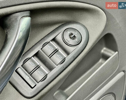 Синий Форд Си-Макс, объемом двигателя 1.56 л и пробегом 240 тыс. км за 5700 $, фото 15 на Automoto.ua