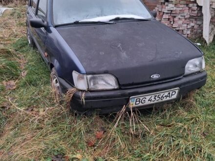 Синий Форд Капри, объемом двигателя 1.3 л и пробегом 250 тыс. км за 348 $, фото 1 на Automoto.ua