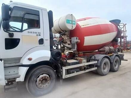 Белый Форд Карго, объемом двигателя 9 л и пробегом 240 тыс. км за 50000 $, фото 1 на Automoto.ua