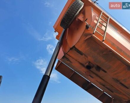 Оранжевый Форд Карго, объемом двигателя 12.9 л и пробегом 210 тыс. км за 70000 $, фото 5 на Automoto.ua