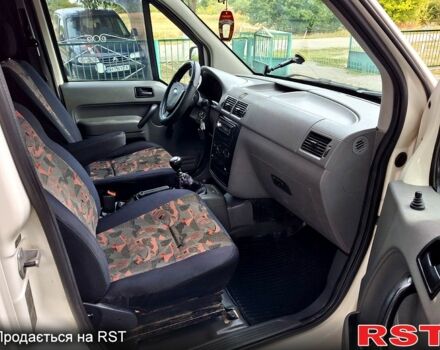 Белый Форд Коннект, объемом двигателя 1.8 л и пробегом 400 тыс. км за 3750 $, фото 3 на Automoto.ua