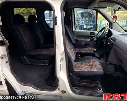 Белый Форд Коннект, объемом двигателя 1.8 л и пробегом 400 тыс. км за 3750 $, фото 4 на Automoto.ua