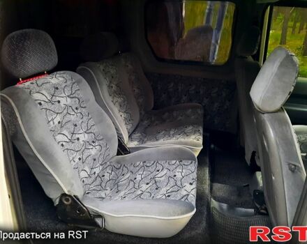 Белый Форд Коннект, объемом двигателя 1.8 л и пробегом 327 тыс. км за 4150 $, фото 7 на Automoto.ua
