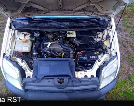 Білий Форд Коннект, об'ємом двигуна 1.8 л та пробігом 313 тис. км за 4500 $, фото 3 на Automoto.ua