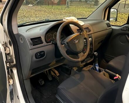 Білий Форд Коннект, об'ємом двигуна 1.8 л та пробігом 350 тис. км за 3200 $, фото 10 на Automoto.ua