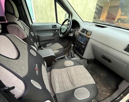 Белый Форд Коннект, объемом двигателя 1.8 л и пробегом 300 тыс. км за 5000 $, фото 8 на Automoto.ua