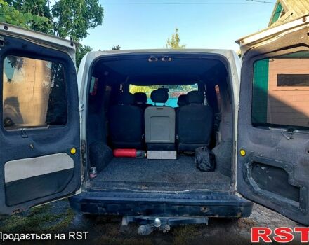 Белый Форд Коннект, объемом двигателя 1.8 л и пробегом 330 тыс. км за 4200 $, фото 3 на Automoto.ua