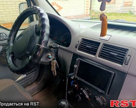 Белый Форд Коннект, объемом двигателя 1.8 л и пробегом 200 тыс. км за 4000 $, фото 2 на Automoto.ua