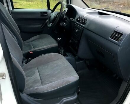 Белый Форд Коннект, объемом двигателя 1.8 л и пробегом 395 тыс. км за 3000 $, фото 7 на Automoto.ua