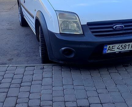 Белый Форд Коннект, объемом двигателя 1.8 л и пробегом 200 тыс. км за 4200 $, фото 1 на Automoto.ua