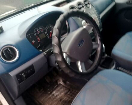 Белый Форд Коннект, объемом двигателя 1.8 л и пробегом 266 тыс. км за 6000 $, фото 2 на Automoto.ua