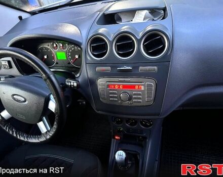 Белый Форд Коннект, объемом двигателя 1.8 л и пробегом 285 тыс. км за 5750 $, фото 1 на Automoto.ua