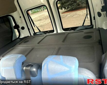 Белый Форд Коннект, объемом двигателя 1.8 л и пробегом 280 тыс. км за 7800 $, фото 4 на Automoto.ua