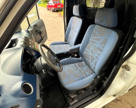 Белый Форд Коннект, объемом двигателя 1.8 л и пробегом 260 тыс. км за 5900 $, фото 10 на Automoto.ua