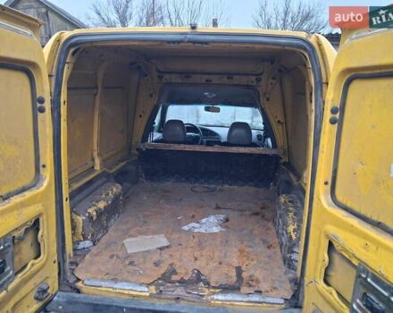 Желтый Форд Курьер, объемом двигателя 1.8 л и пробегом 139 тыс. км за 600 $, фото 6 на Automoto.ua