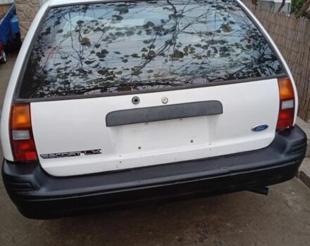 Білий Форд Інша, об'ємом двигуна 1.9 л та пробігом 270 тис. км за 800 $, фото 3 на Automoto.ua