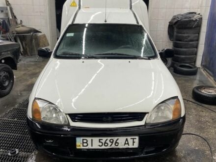 Форд Інша 2000 у Полтаві на Automoto.ua Білий Форд Інша, об'ємом двигуна 1.3 л та пробігом 380 тис. км за 1411 $, фото 1 на Automoto.ua