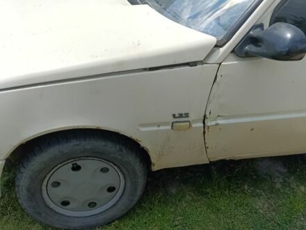 Форд Інша 2003 у Луцьку на Automoto.ua Бежевий Форд Інша, об'ємом двигуна 1.2 л та пробігом 1000 тис. км за 700 $, фото 1 на Automoto.ua