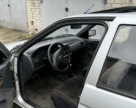 Сірий Форд Інша, об'ємом двигуна 1.6 л та пробігом 360 тис. км за 1000 $, фото 6 на Automoto.ua